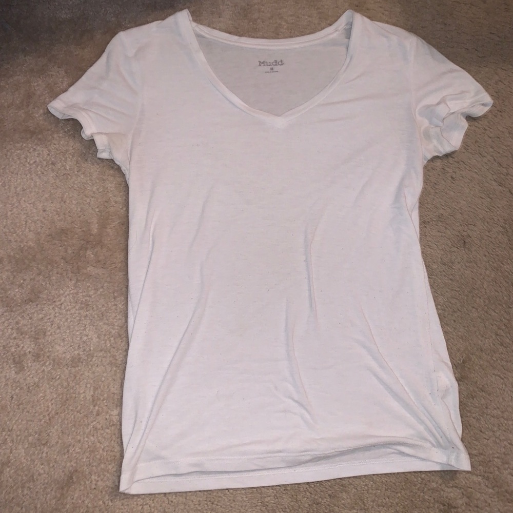 White v-neck t shirt